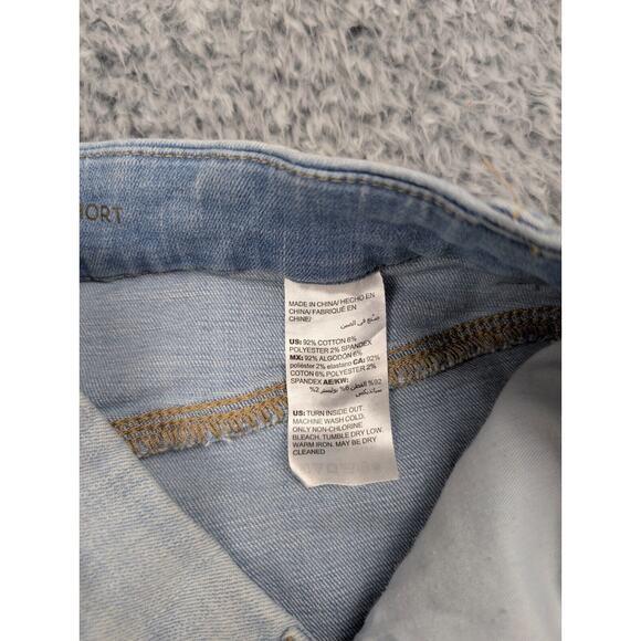 Chicos Shorts Women 30 Blue Cuff Normcore Preppy Denim Stretch Girlfriend Short - Picture 3 of 8